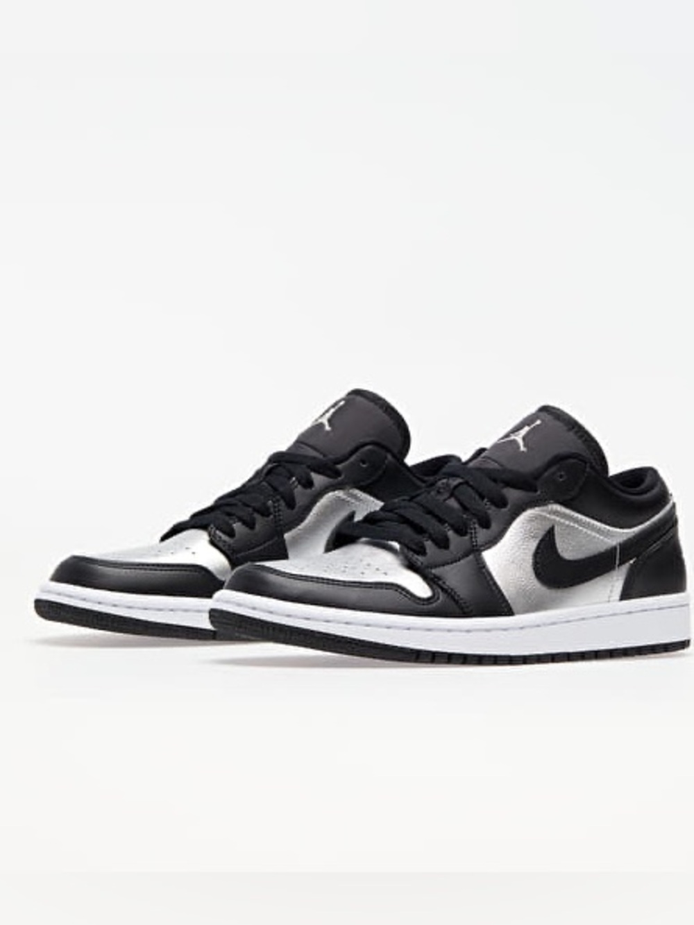 NIKE AIR JORDAN WMNS 1 LOW SE Black & Metallic Sneakers Size 8.5 Women’s